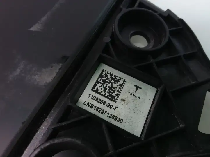 Tesla Model 3 (2017 - 2023) 110061900C Накладка порога — фото 5