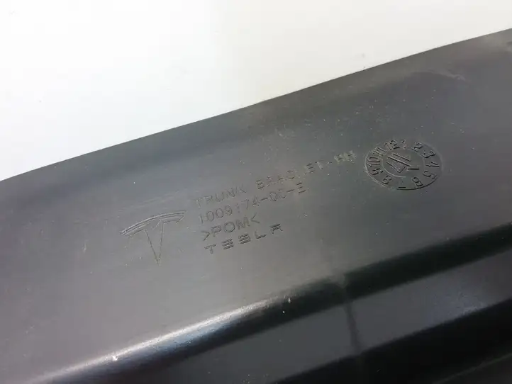 Tesla Model S (2016 - 2021) 100917400E Накладка порога — фото 3