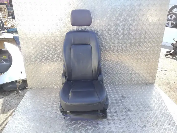 Chevrolet Captiva (2011 - 2013) Переднее сиденье водителя — фото 1