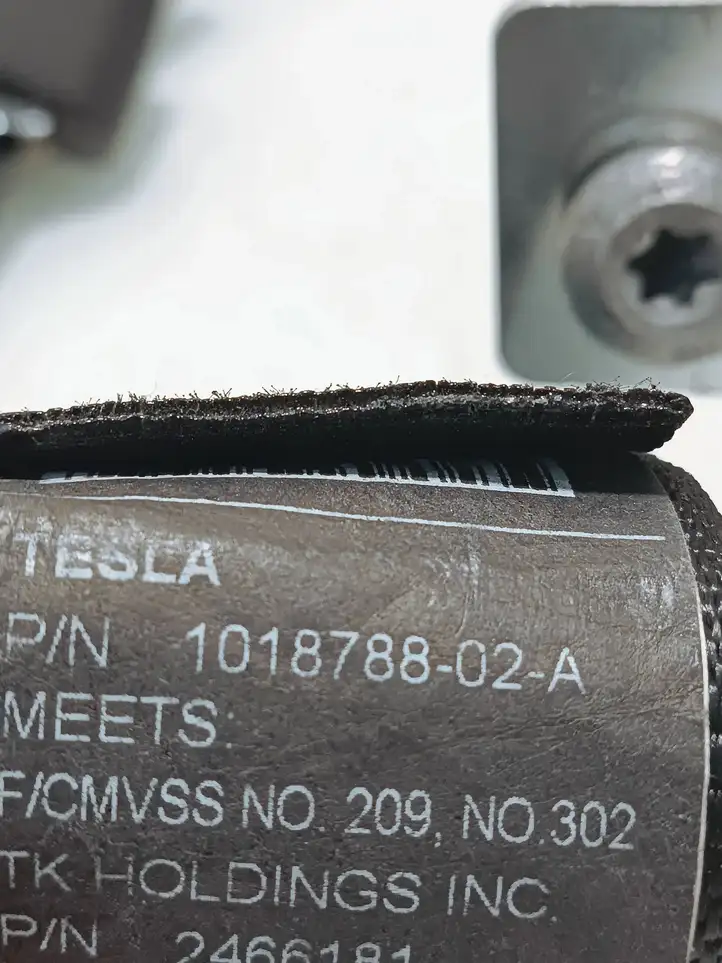 Tesla Model S (2012 - 2016) 101878802A Передний ремень безопасности — фото 5