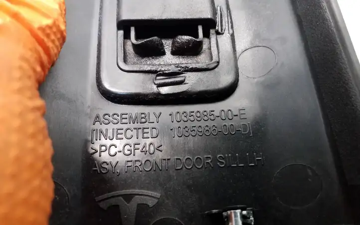 Tesla Model X (2015 - 2021) 103598600D Внутренняя отделка переднего порога — фото 7
