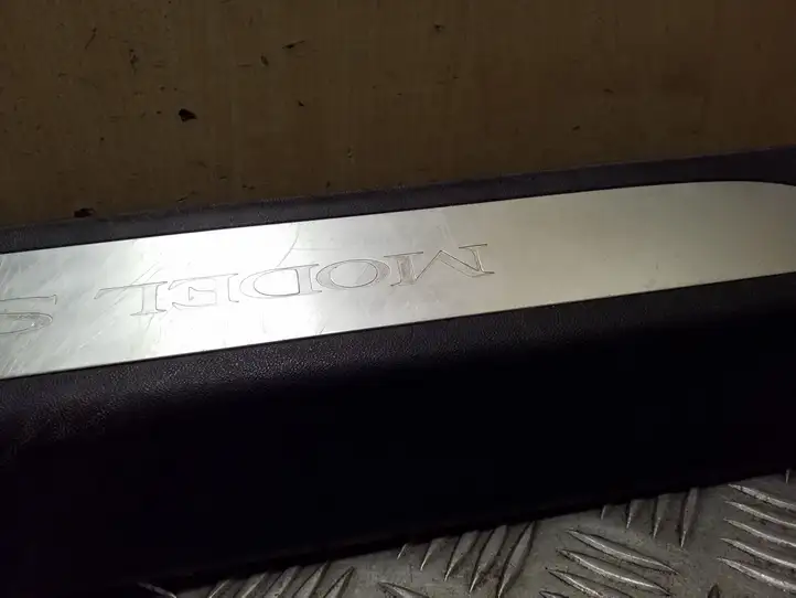 Tesla Model S (2016 - 2021) 103039400D Внутренняя отделка переднего порога — фото 7