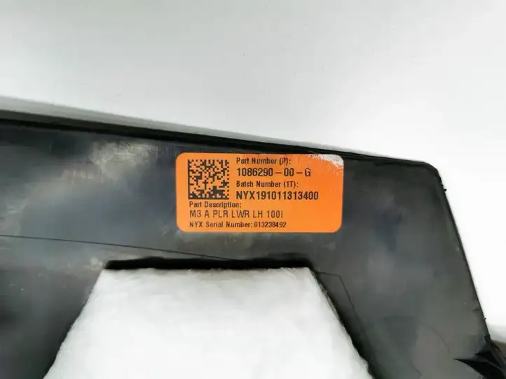 Tesla Model 3 (2017 - 2023) 1086290-00-G Внутренняя отделка переднего порога — фото 2