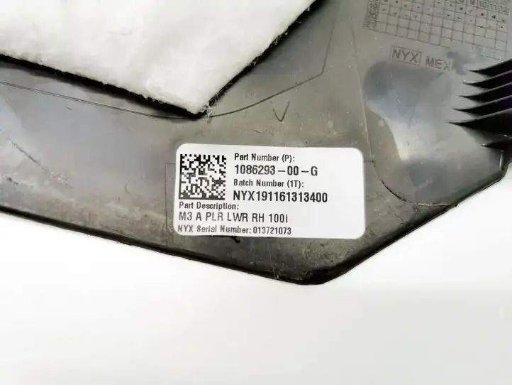 Tesla Model 3 (2017 - 2023) 1086293-00-G Внутренняя отделка переднего порога — фото 3