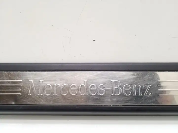 Mercedes-Benz E C207 W207 (2009 - 2017) A2076800235 Внутренняя отделка переднего порога — фото 10