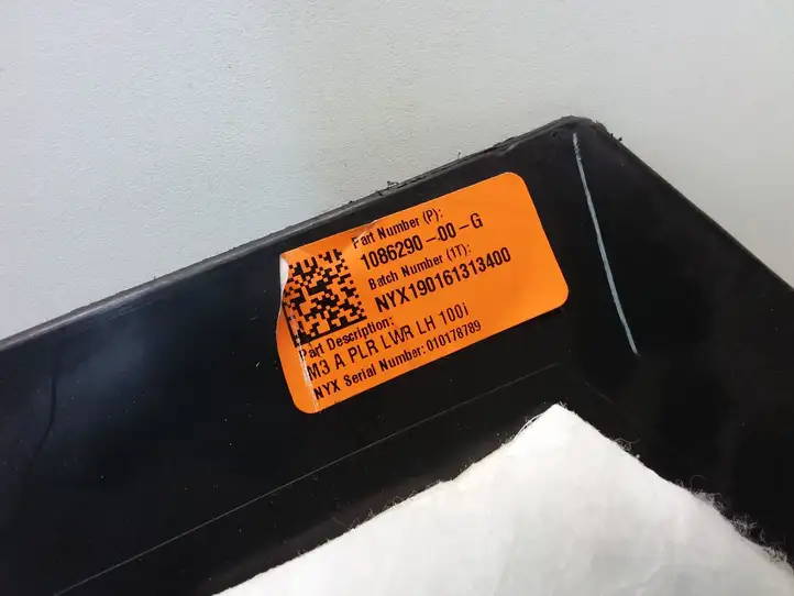Tesla Model 3 (2017 - 2023) 108629000G Внутренняя отделка переднего порога — фото 4