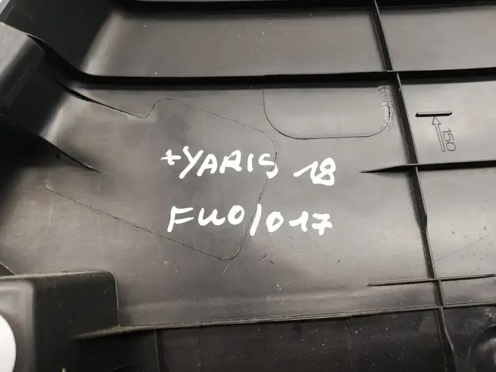 Toyota Yaris (2014 - 2019)  624140D190 Отделка стойки (B) (верхняя)