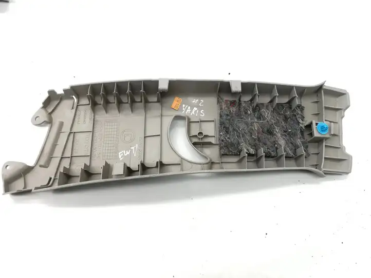 Toyota Yaris (2009 - 2012) 624110D180 Верхняя обшивка стойки B — фото 2