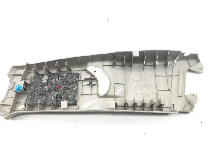 Toyota Yaris (2014 - 2019) 624110D180 Верхняя обшивка стойки B — фото 2