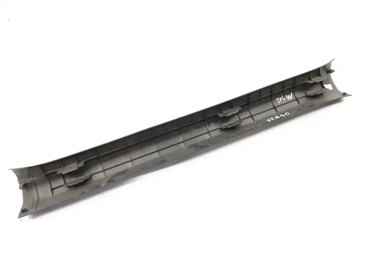 Toyota Verso (2009 - 2012) 679130F020 Внутренняя отделка переднего порога — фото 2