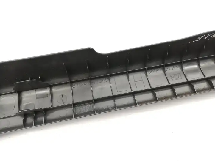 Toyota Prius (XW30) (2009 - 2015) 6791447040 Верхняя обшивка стойки B — фото 3