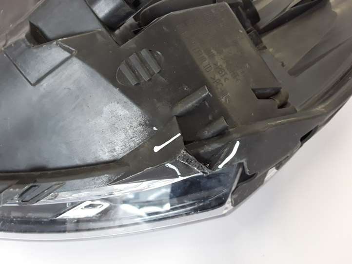 Renault Clio IV (2012 - 2019)  260102796R Передняя фара