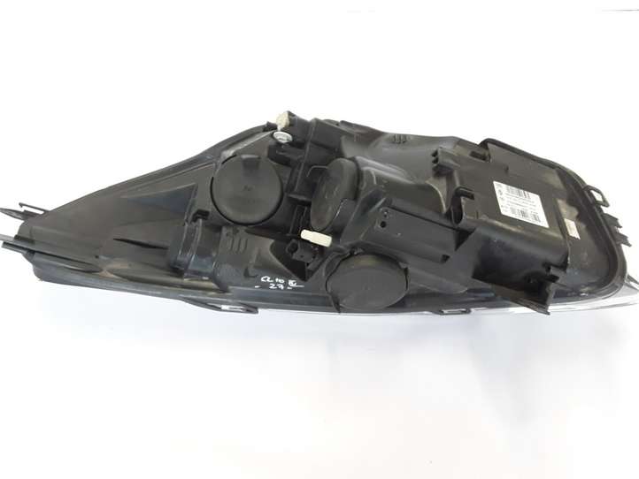 Renault Clio IV (2012 - 2019)  260102796R Передняя фара