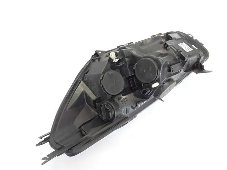 Renault Clio IV (2012 - 2019)  260102796R Передняя фара
