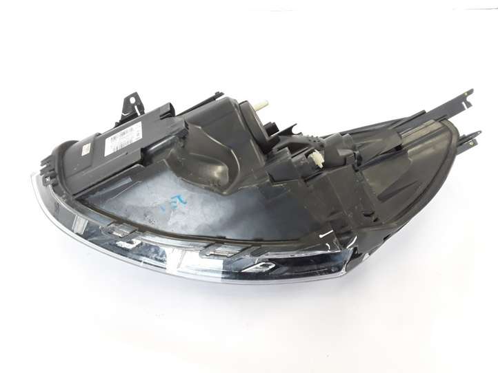 Renault Clio IV (2012 - 2019)  260102796R Передняя фара