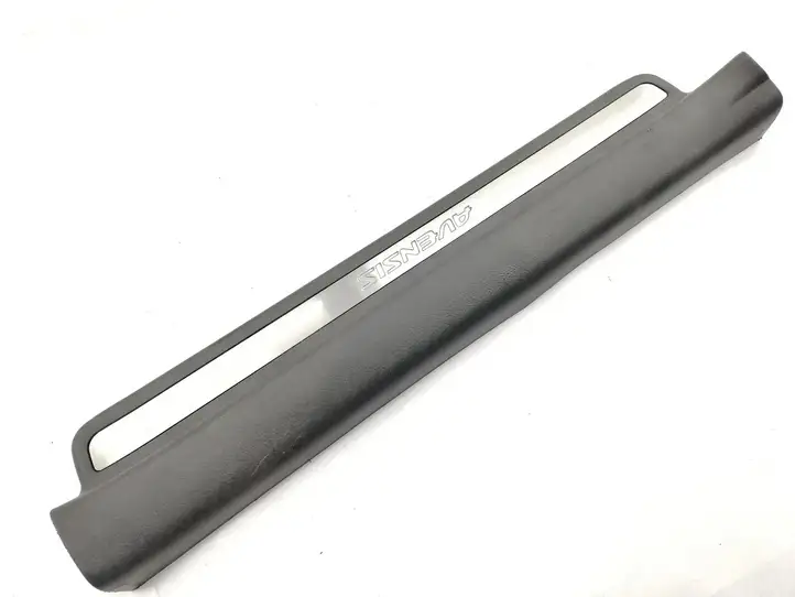 Toyota Avensis T250 (2006 - 2009) 6791305040 Внутренняя отделка переднего порога — фото 1