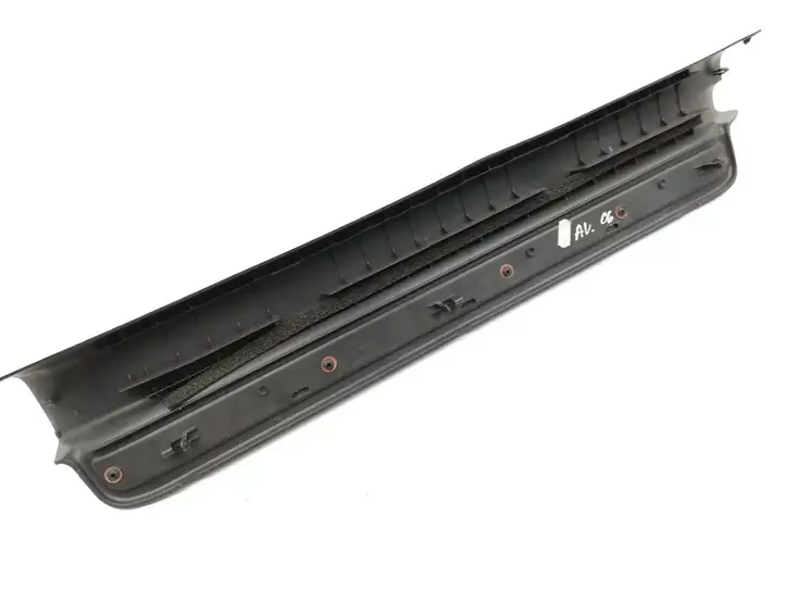 Toyota Avensis T250 (2006 - 2009) 6791305040 Внутренняя отделка переднего порога — фото 3