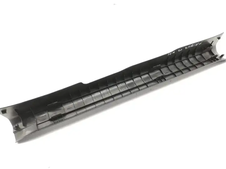 Toyota Prius (XW30) (2009 - 2015) 6791447040 Верхняя обшивка стойки B — фото 2