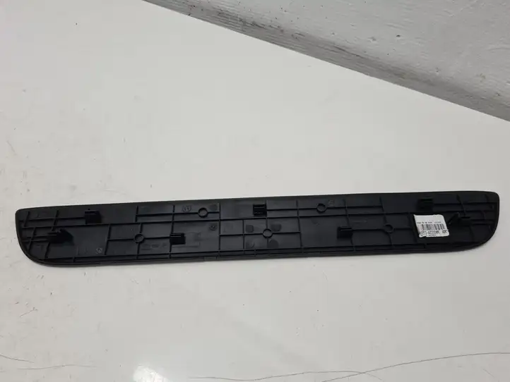Kia Ceed (2015 - 2018) 85873A2000 Внутренняя отделка переднего порога — фото 4