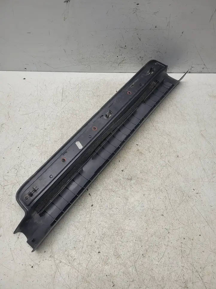 Toyota Avensis T250 (2003 - 2006) 6791305040 Внутренняя отделка переднего порога — фото 2