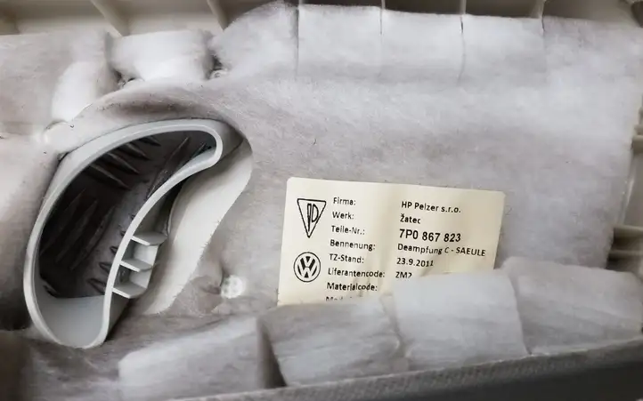 Volkswagen Touareg II (2010 - 2018) 7P6867241G Обшивка стойки C — фото 3