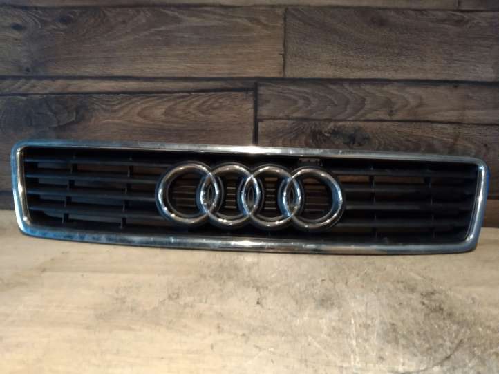 Audi A6 S6 C5 4B Grotelės priekinės