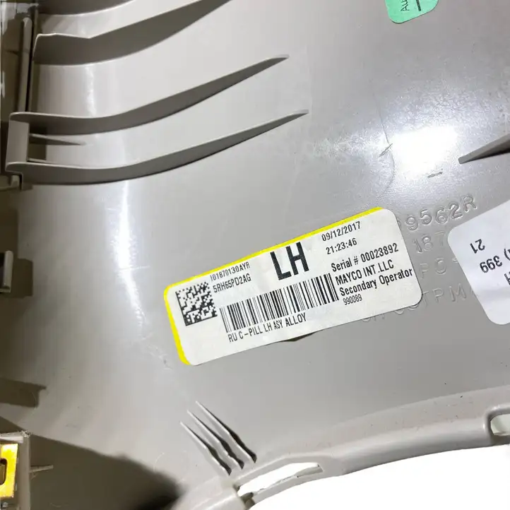 Chrysler Pacifica (2016 - ) 5RH65PD2AG Обшивка стойки C — фото 7