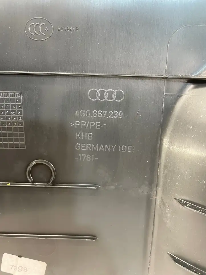 Audi A6 C7 (2014 - 2018) 4G0867239 Нижняя обшивка стойки B — фото 1
