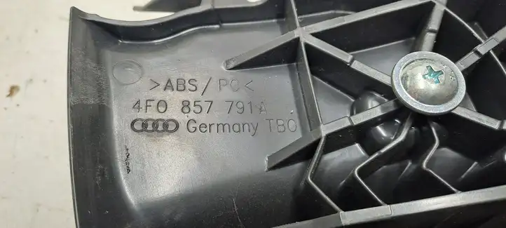 Audi A6 S6 C6 4F (2004 - 2008) 4F0857791A Накладка ремня безопасности — фото 2