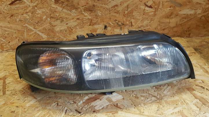 Volvo XC70 (2000 - 2004)  8693568 Передняя фара