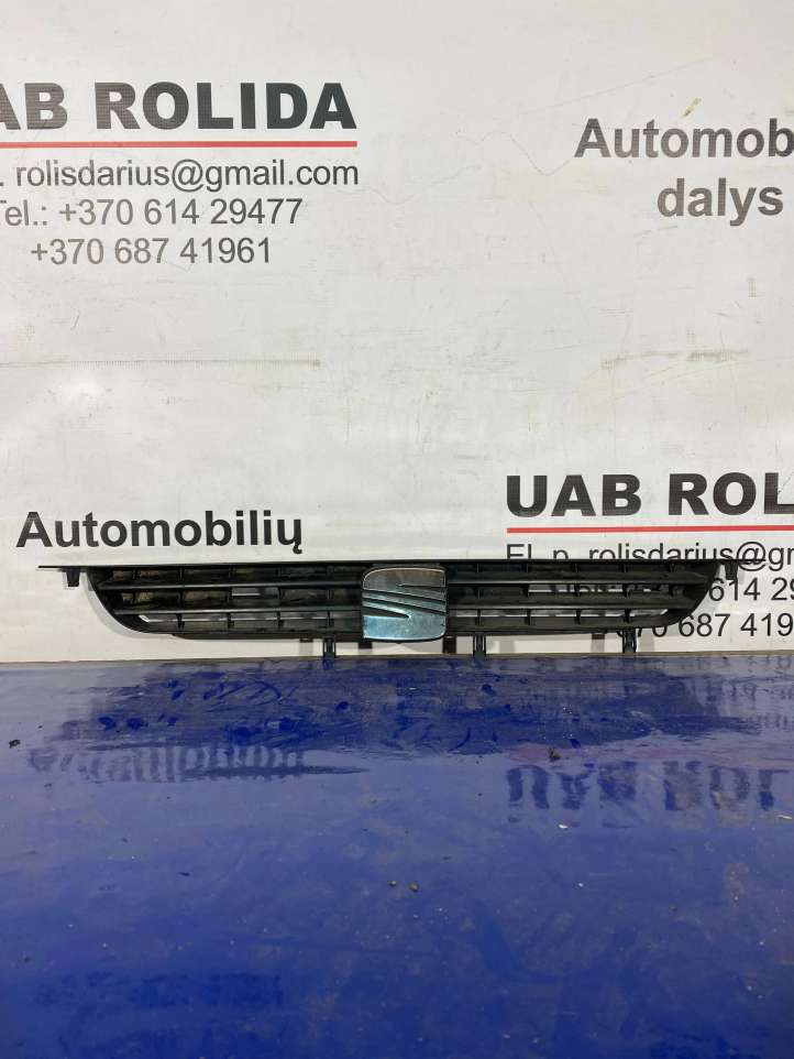 Seat Arosa (1997 - 2005)  6H0853653C Верхняя решётка