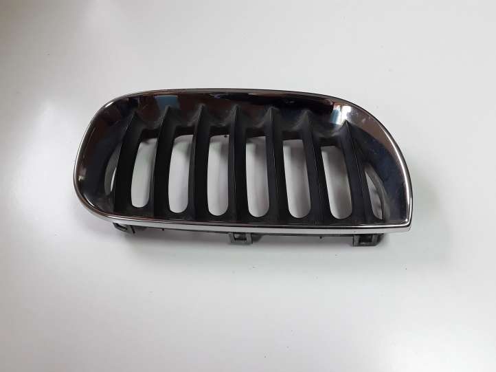 BMW X3 E83 (2003 - 2010)  3402910 Верхняя решётка