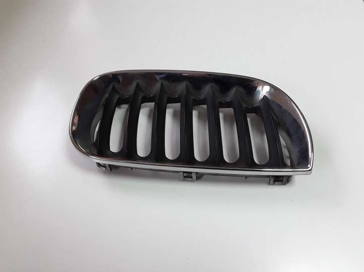BMW X3 E83 (2003 - 2010)  3402910 Верхняя решётка