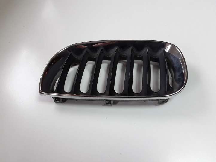 BMW X3 E83 (2003 - 2010)  3402909 Верхняя решётка