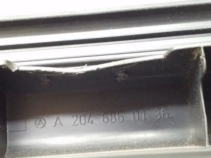 Mercedes-Benz C W204 (2007 - 2014) A2046860136 Внутренняя отделка переднего порога — фото 3
