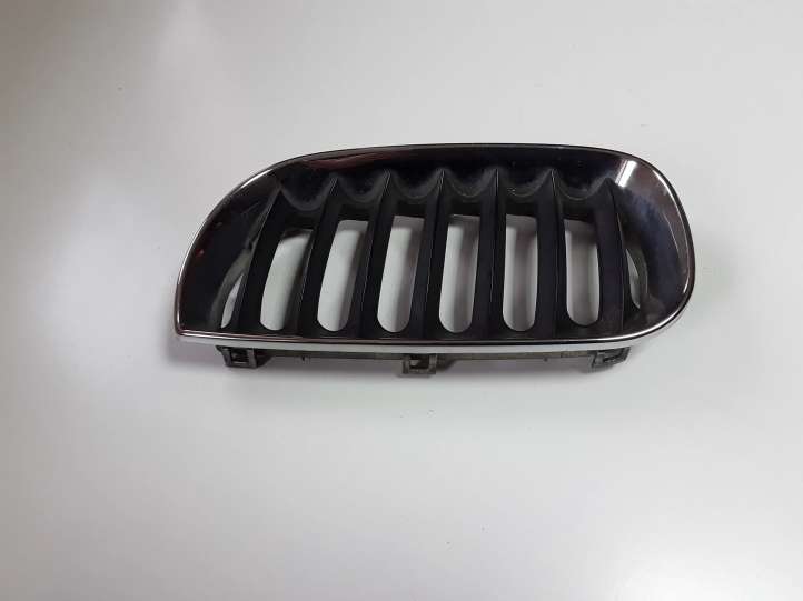 BMW X3 E83 (2003 - 2010)  3402909 Верхняя решётка