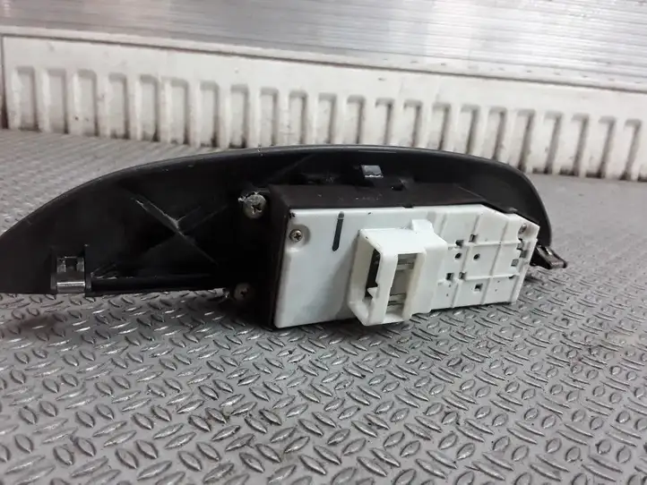 Toyota Yaris (1999 - 2003) Блок кнопок стеклоподъемников — фото 2