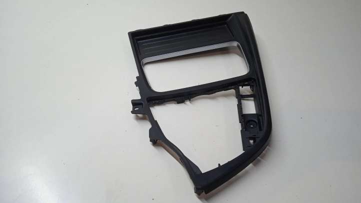 9323676 BMW 3 F30 F35 F31 Kita centrinė konsolės (tunelio) detalė