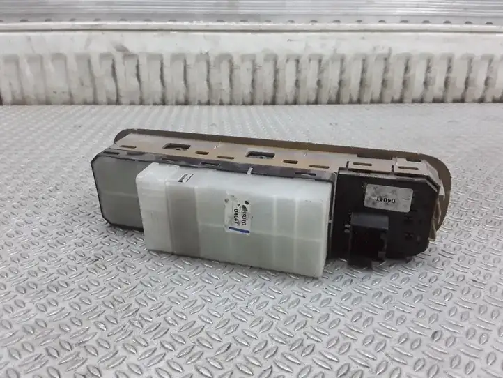 Suzuki Liana (2001 - 2004) Блок кнопок стеклоподъемников — фото 2