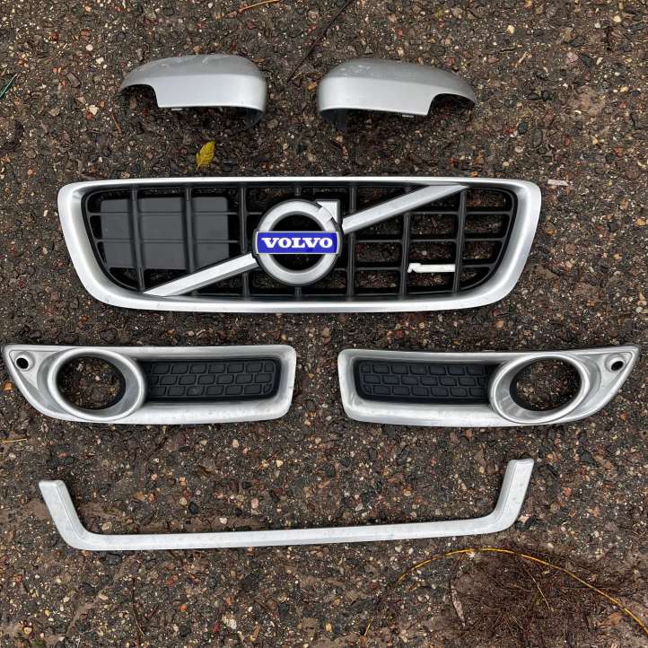 Volvo V70 (2007 - 2013)  31283896 Верхняя решётка