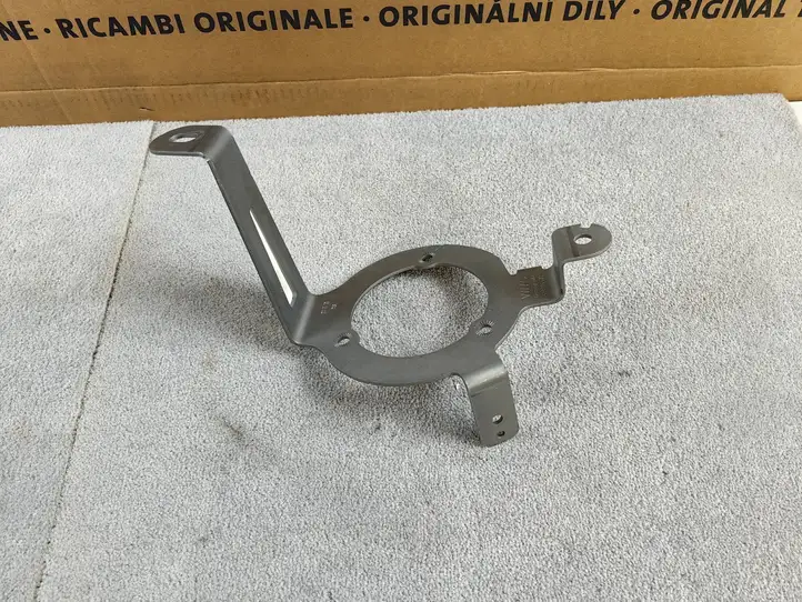 Audi A3/S3 8V (2012 - 2016)  5Q0906617A Держатель насоса вторичного воздуха