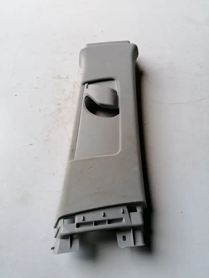 Toyota Prius (XW30) (2009 - 2015) 7302353020 Верхняя обшивка стойки B — фото 1