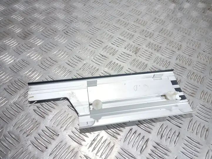 Land Rover Range Rover L322 (2002 - 2005) Внутренняя отделка заднего порога — фото 2