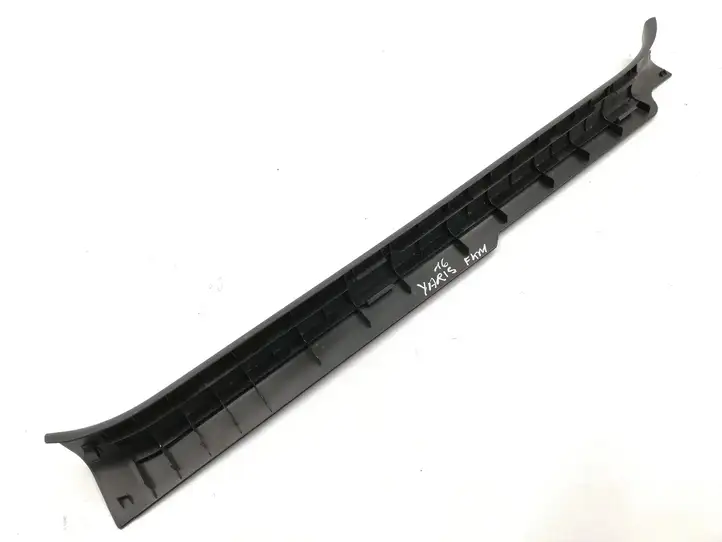 Toyota Yaris (2014 - 2019) 679140D200 Верхняя обшивка стойки B — фото 2