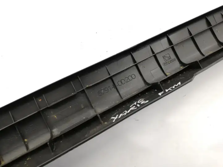 Toyota Yaris (2014 - 2019) 679140D200 Верхняя обшивка стойки B — фото 3