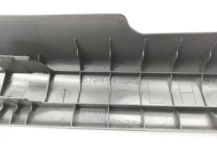 Toyota Prius (XW30) (2009 - 2015) 6791447040 Верхняя обшивка стойки B — фото 3