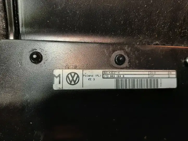 Volkswagen Touran I (2003 - 2010) 1T0883064B Заднее сиденье — фото 4