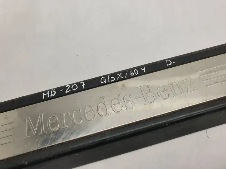 Mercedes-Benz E A207 (2010 - 2017) A2076800235 Внутренняя отделка переднего порога — фото 2