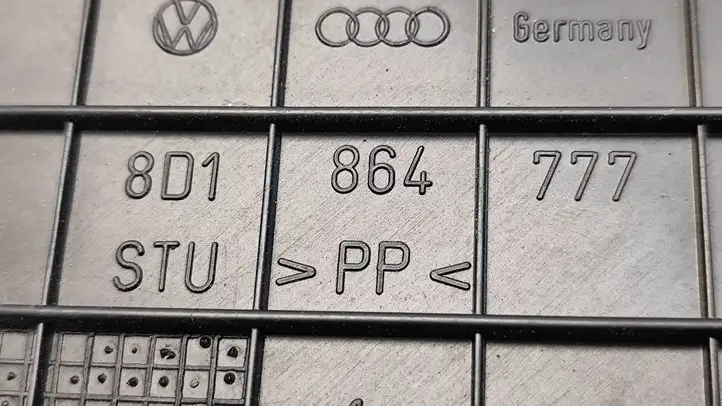 Volkswagen PASSAT B5.5 (2001 - 2005) 8D1864777 Подставка для ноги — фото 3