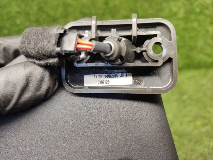 Opel Astra (2004 - 2009)  13187126 Щиток от солнца